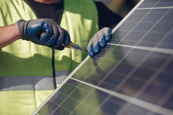 3 astuces pour trouver le parfait installateur photovoltaïque pour sa résidence principale dans les Landes